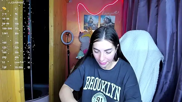 Fiery Brunette  online show from 03-19-26, 05:29