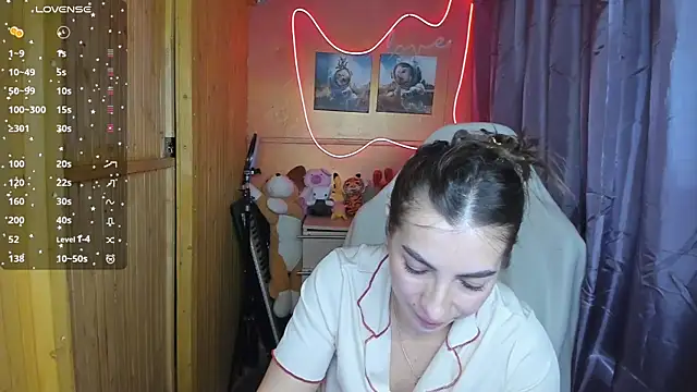 Fiery Brunette  online show from 02-25-25, 07:31