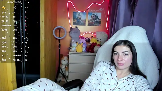 Fiery Brunette  online show from 09-25-25, 03:34