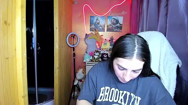 Fiery Brunette  online show from 03-26-26, 08:34