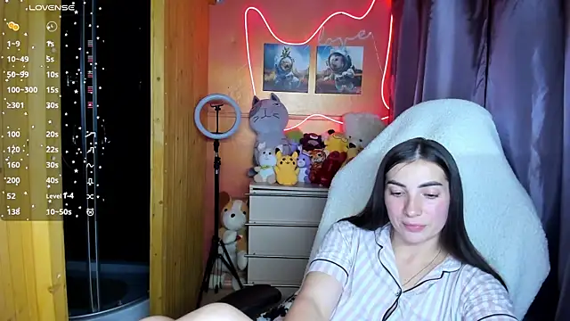 Fiery Brunette  online show from 09-22-25, 04:35