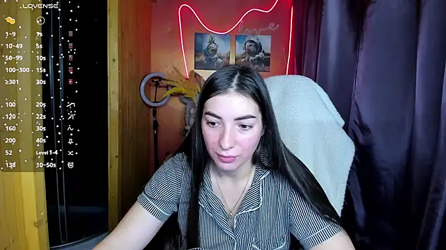 Fiery Brunette  online show from 11-17-25, 09:46