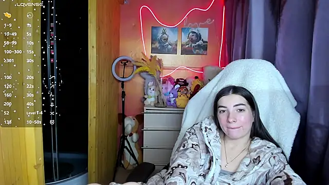 Fiery Brunette  online show from 11-26-25, 09:31