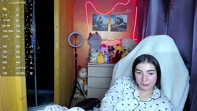 Fiery Brunette  online show from 11-07-25, 08:13