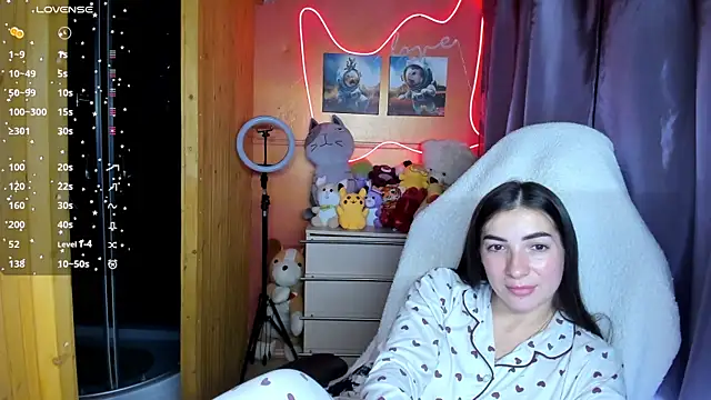 Fiery Brunette  online show from 09-19-25, 06:50