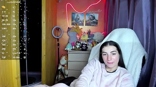 Fiery Brunette  online show from 03-12-26, 04:44