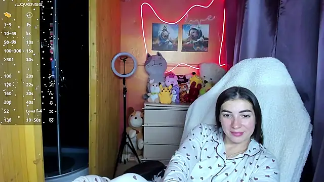 Fiery Brunette  online show from 10-10-25, 05:52