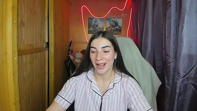 Fiery Brunette  online show from 02-18-25, 09:43