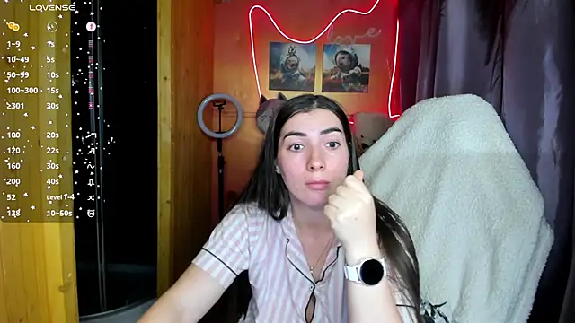 Fiery Brunette  online show from 10-06-25, 12:17