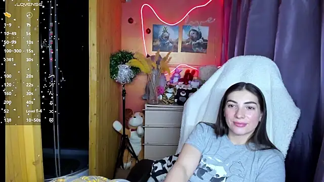 Fiery Brunette  online show from 01-13-26, 04:16