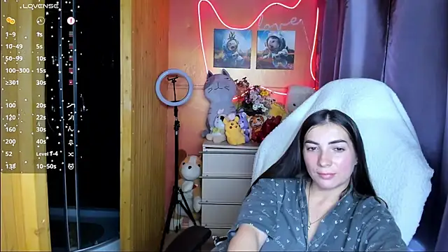 Fiery Brunette  online show from 09-28-25, 07:59