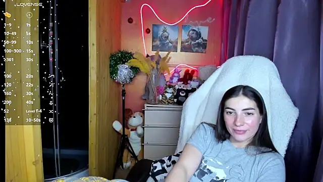 Fiery Brunette  online show from 01-13-26, 04:22