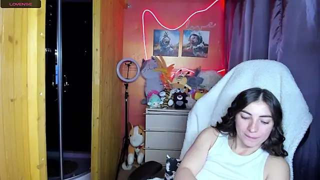 Fiery Brunette  online show from 05-24-26, 04:45