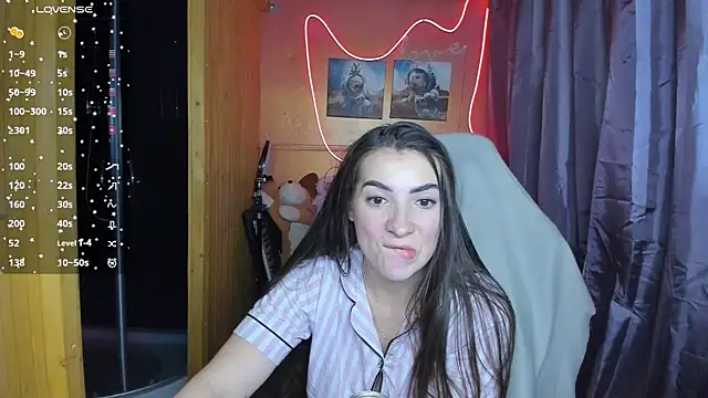 Fiery Brunette  online show from 03-03-25, 11:44