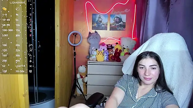 Fiery Brunette  online show from 10-13-25, 05:47