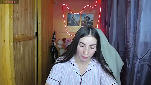 Fiery Brunette  online show from 02-18-25, 03:52