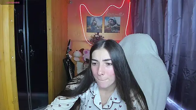 Fiery Brunette  online show from 03-12-25, 08:30