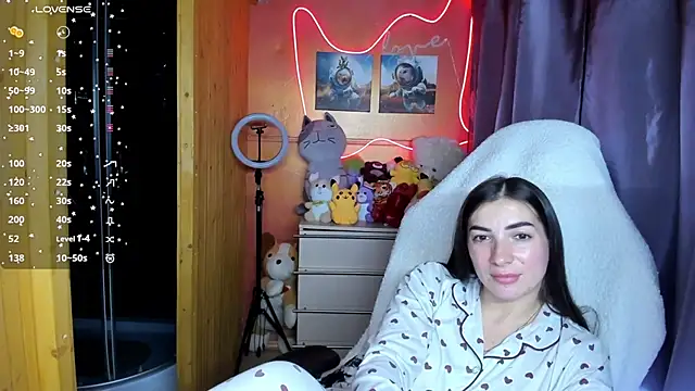 Fiery Brunette  online show from 09-30-25, 07:14