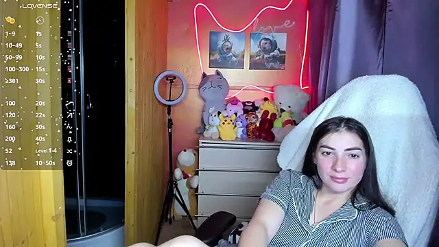 Fiery Brunette  online show from 10-13-25, 05:42