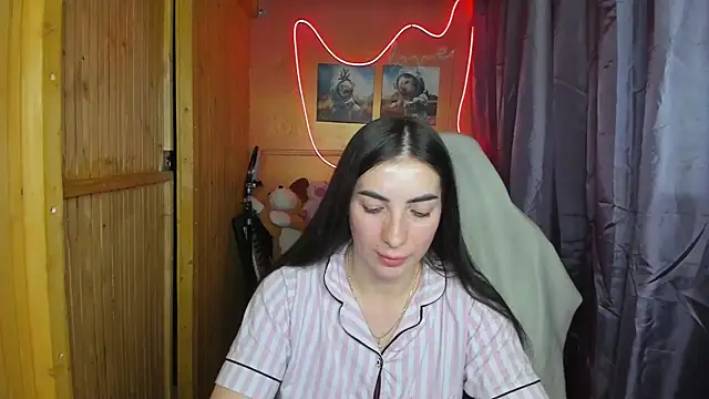 Fiery Brunette  online show from 02-19-25, 06:43