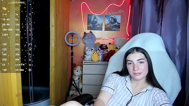 Fiery Brunette  online show from 10-05-25, 03:41