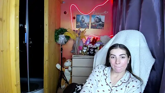 Fiery Brunette  online show from 01-10-26, 08:53