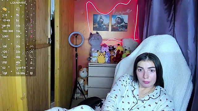 Fiery Brunette  online show from 10-08-25, 05:42