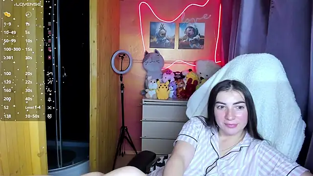 Fiery Brunette  online show from 11-03-25, 04:21