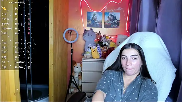 Fiery Brunette  online show from 09-26-25, 12:01