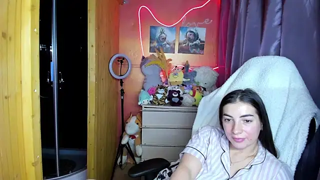 Fiery Brunette  online show from 03-23-26, 05:46