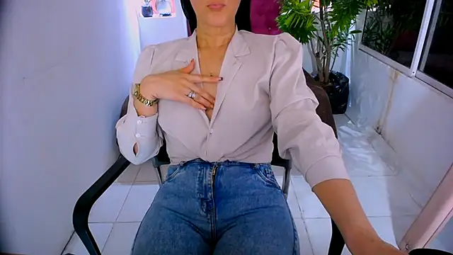 BitterMomXxx online show from 09-15-25, 01:22