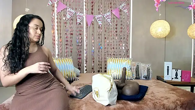 Snapshot of sabrina_shark_ chatting on 02-16-26, 02:43 sabrina shark online show from 02-16-26, 02:43