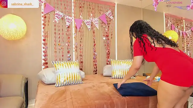 Snapshot of sabrina_shark_ chatting on 02-11-26, 02:22 sabrina shark online show from 02-11-26, 02:22