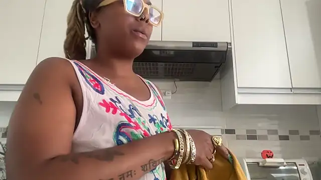 ChocolateCakeQueen online show from 10-19-25, 02:42