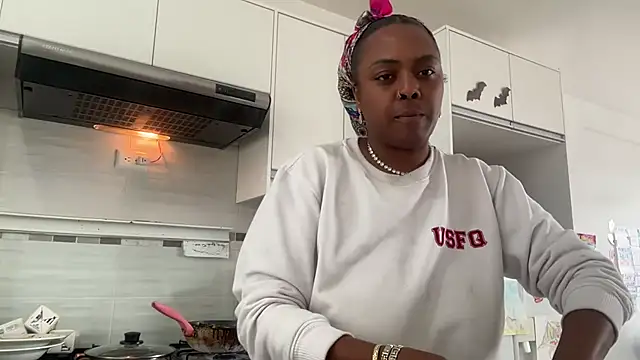 ChocolateCakeQueen online show from 10-14-25, 05:57