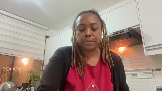 ChocolateCakeQueen online show from 10-05-25, 02:13