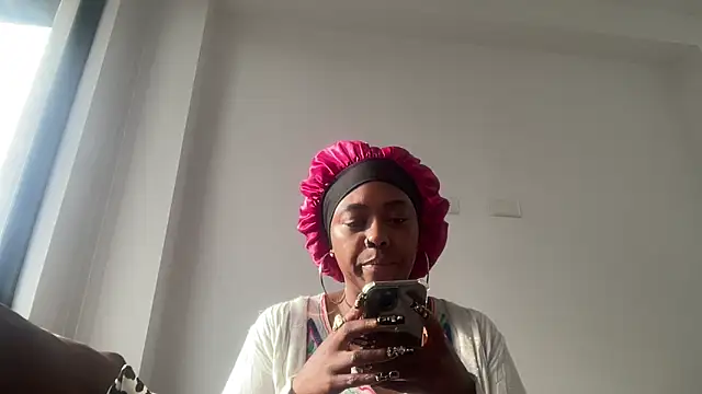 ChocolateCakeQueen online show from 11-10-25, 12:21