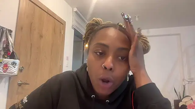 ChocolateCakeQueen online show from 10-30-25, 12:20