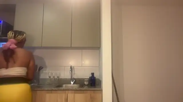 ChocolateCakeQueen online show from 12-17-25, 12:59