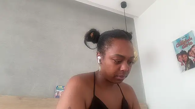 ChocolateCakeQueen online show from 06-25-26, 02:44