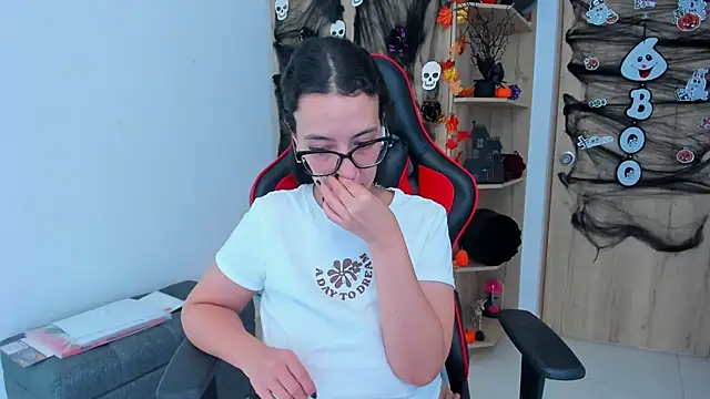  amanda seyfried19 online show from 10-24-25, 05:01