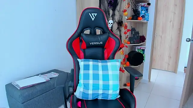  amanda seyfried19 online show from 10-23-25, 05:00