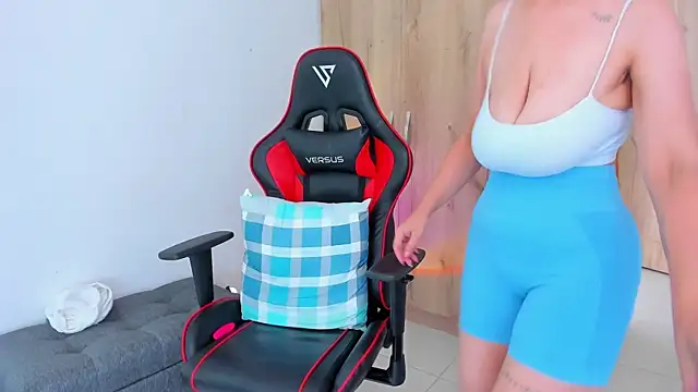  amanda seyfried19 online show from 04-09-26, 05:30