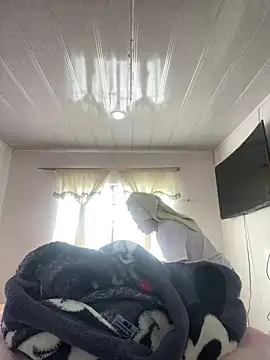 Snapshot of hannahb-e chatting on 02-25-26, 01:11 hannahb-e online show from 02-25-26, 01:11