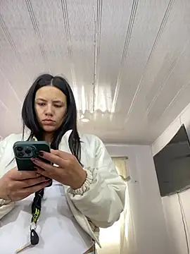 Snapshot of hannahb-e chatting on 02-19-26, 05:10 hannahb-e online show from 02-19-26, 05:10