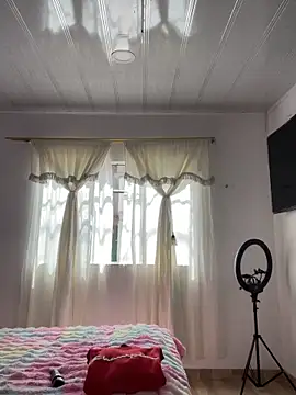 Snapshot of hannahb-e chatting on 02-11-26, 03:45 hannahb-e online show from 02-11-26, 03:45