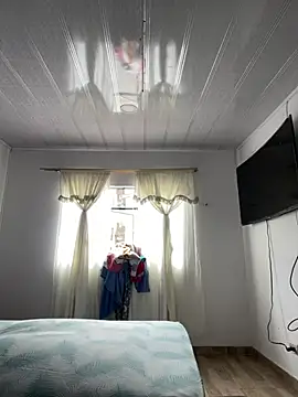 Snapshot of hannahb-e chatting on 02-05-26, 03:41 hannahb-e online show from 02-05-26, 03:41