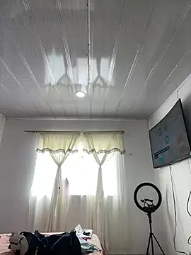 hannahb-e online show from 03-09-26, 05:27