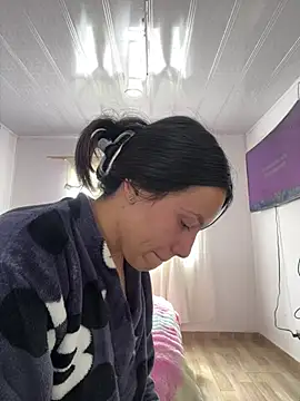 Snapshot of hannahb-e chatting on 02-21-26, 02:41 hannahb-e online show from 02-21-26, 02:41