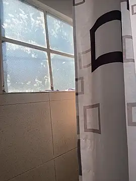 Snapshot of hannahb-e chatting on 03-01-26, 01:11 hannahb-e online show from 03-01-26, 01:11